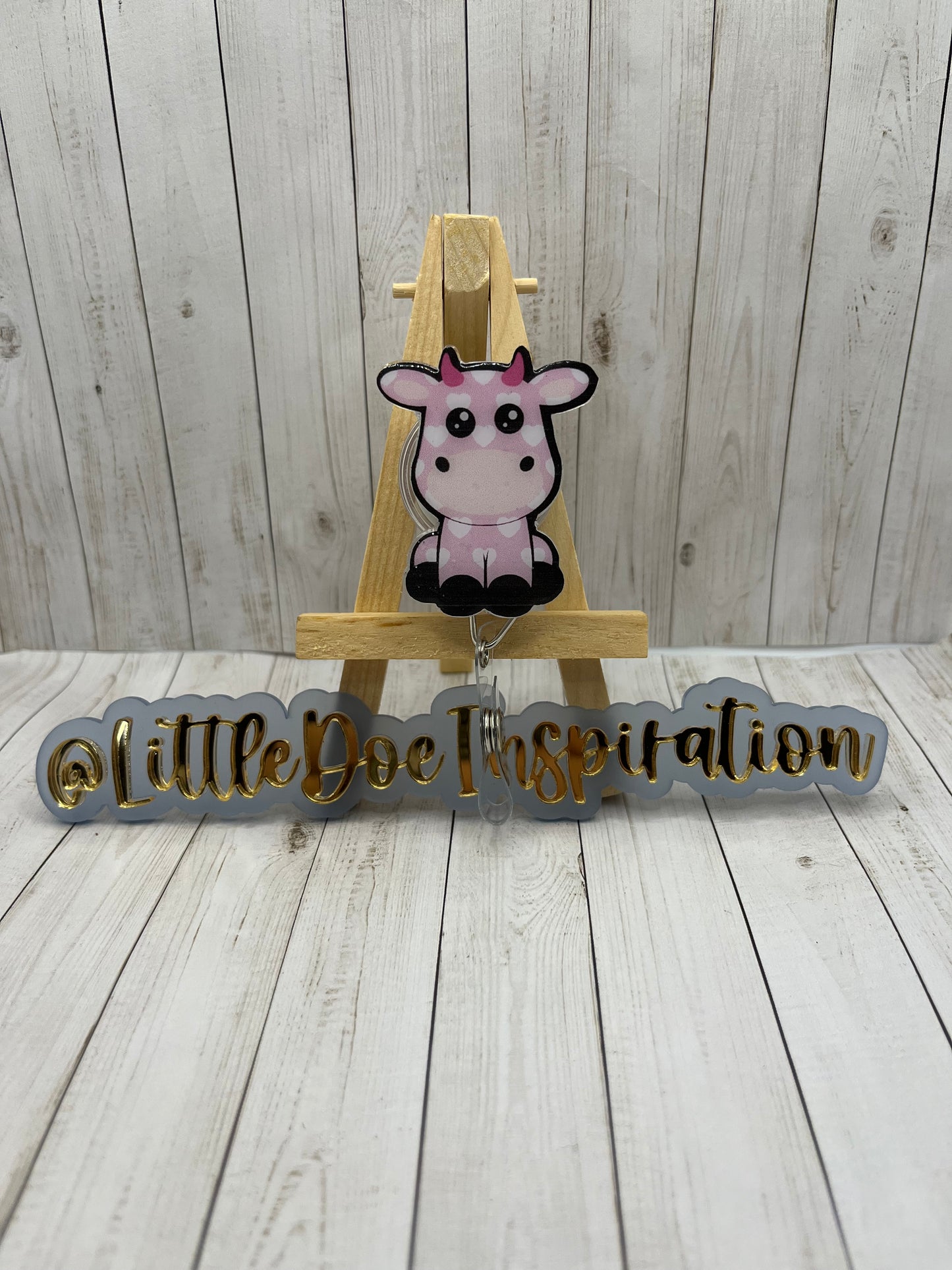 Sitting Cow Outline Badge Reel